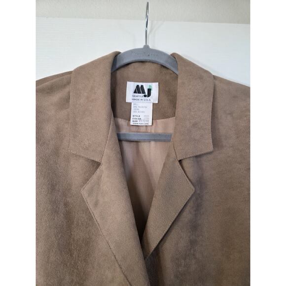 MJ Seattle Tan Faux Suede Vintage Clasp Closure Open Side 70s Top, Size Medium - Picture 3 of 12